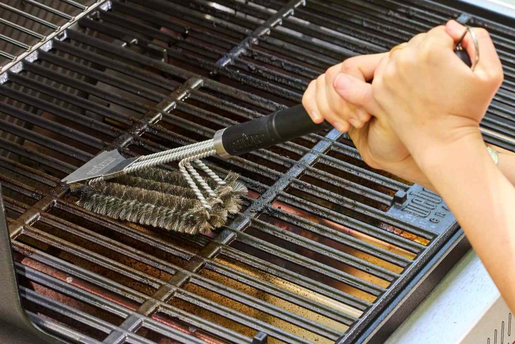 Buying a BBQ Scrubber: Keeping the Grill Ready for Cooking