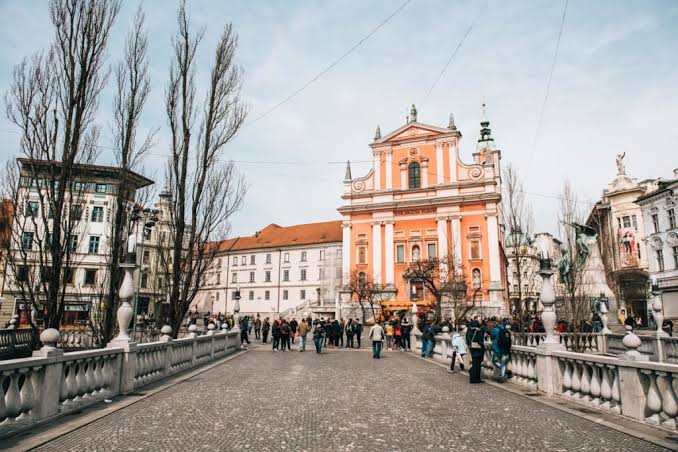Ljubljana Travel Guide: Top Attractions, Local Tips & Smart Luggage Solutions