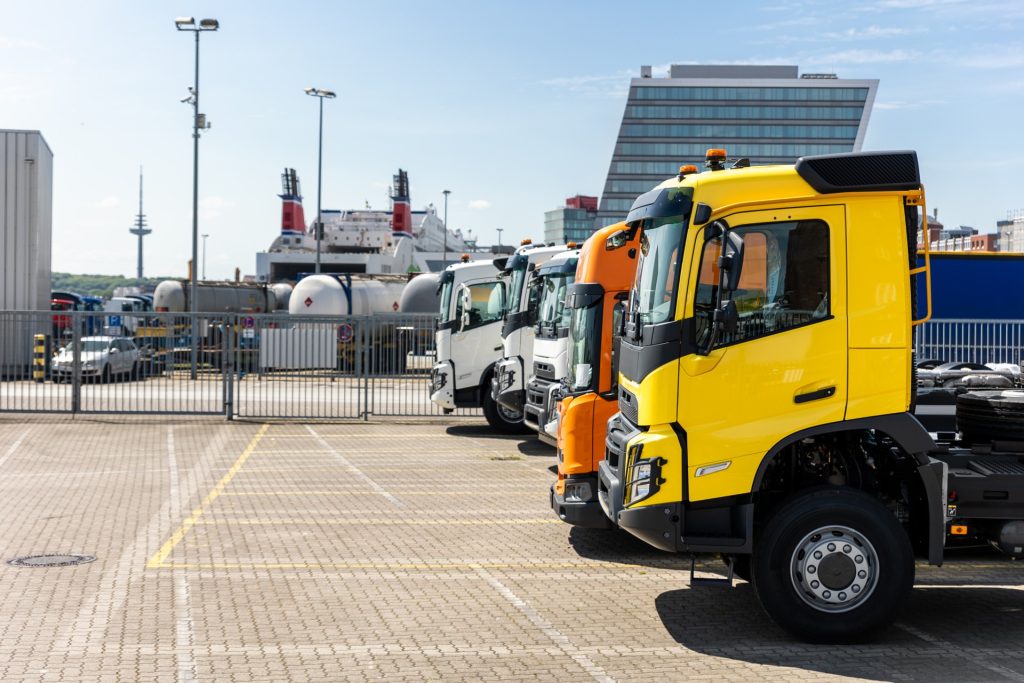 How Can Fleet Cards Help Businesses Better Manage Expenses?